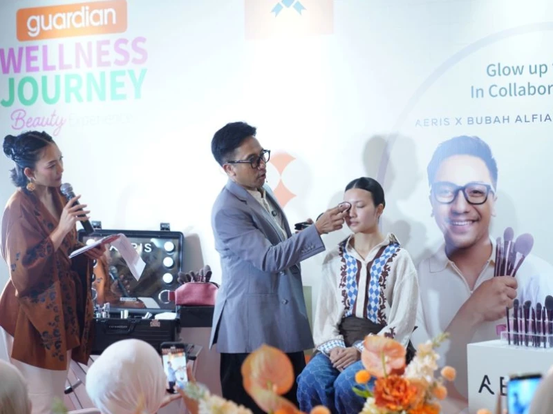 Inspirasi Hari Raya Idul Fitri Terlihat Glowing dengan Long-lasting Makeup dan Tampil Elegan