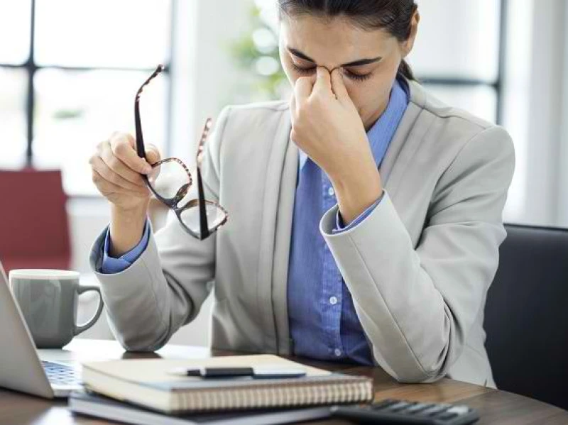 Mata Perih dan Lelah saat Menatap Layar? Ini Penyebab dan Cara Sederhana Mengatasinya