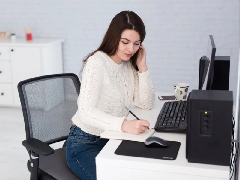 Kerja Duduk Berjam-Jam di Kantor? Terapkan 5 Tips Sederhana Ini agar Tetap Sehat