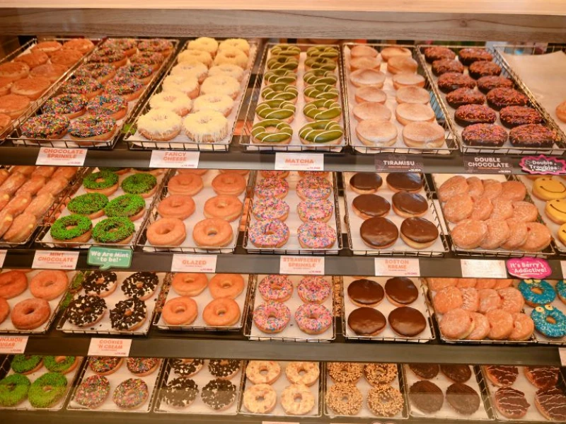 Dunkin Bikin Konsep Kafe Modern, Menikmati Sensasi Donat Double Cokelat