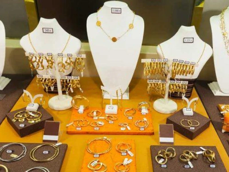 Harga Emas Hari Ini: Batangan Naik Tipis, Perhiasan Stabil