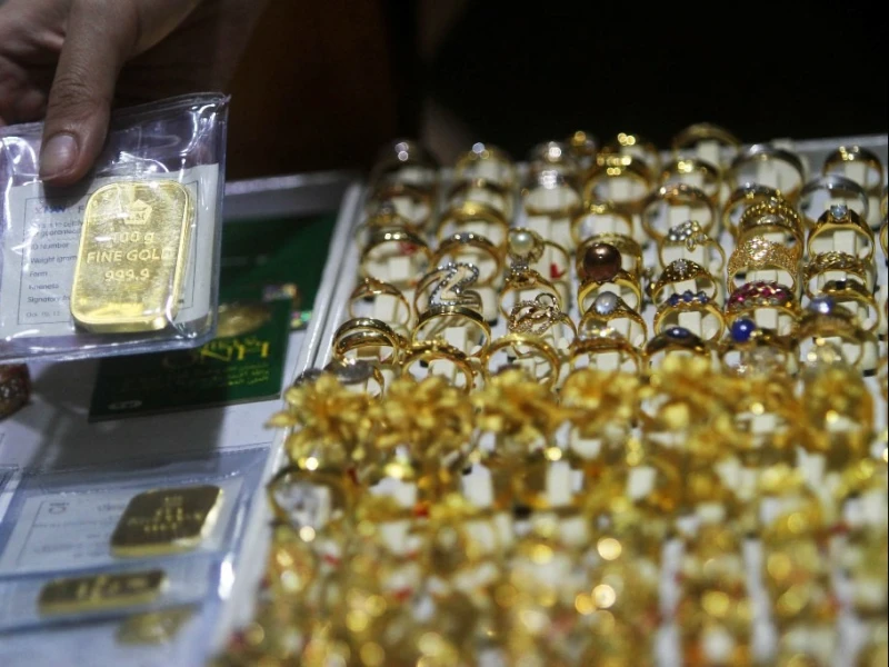 Efek Perang Timur Tengah Ngerem, Harga Emas Perhiasan dan Batangan Hari Ini Merosot