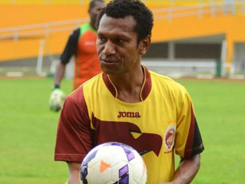 Kisah Mualaf Erol Iba: Dari Bintang Lapangan Hijau hingga Temukan Hidayah di Semen Padang