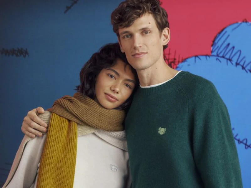 Tampil Gaya di Liburan Akhir Tahun, Kenakan Sweater Kashmir Kaws