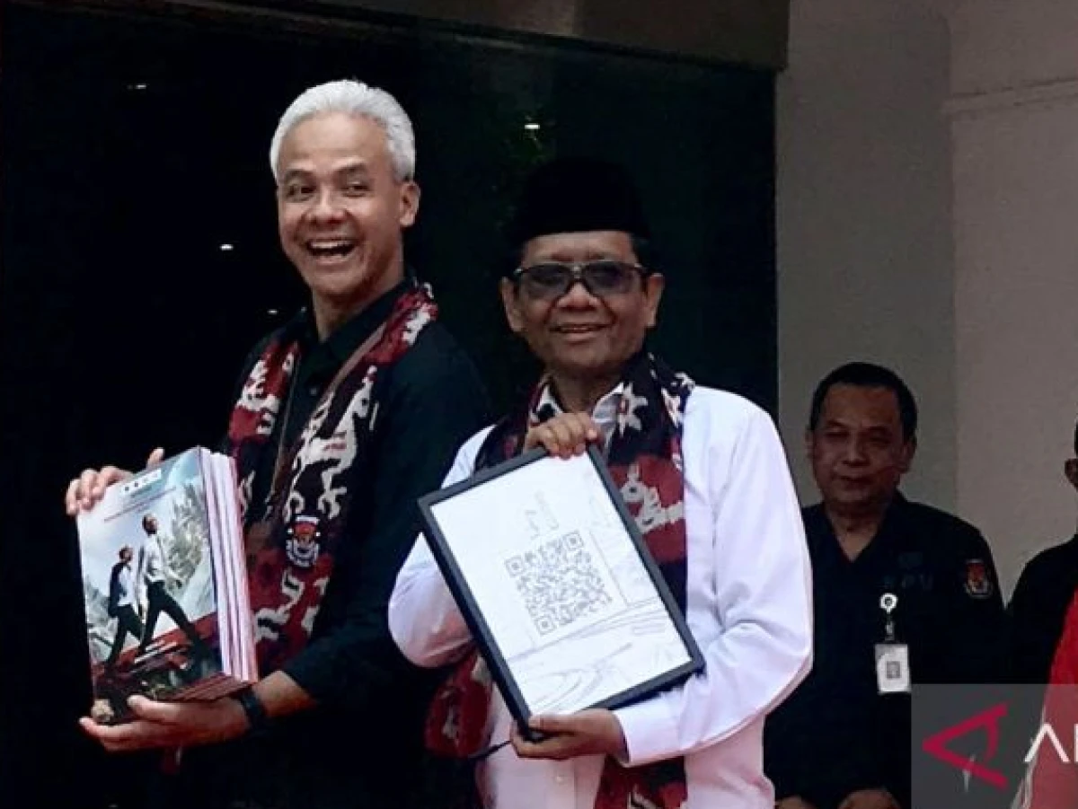 Ganjar Soal Beda Warna Baju dengan Mahfud: Hitam-Putih Bukan Abu-abu