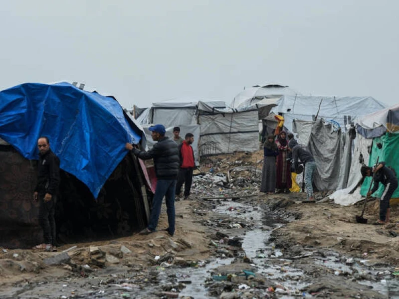 Hujan Lebat Banjiri Ratusan Tenda Gaza, Bayi di Kamp Meninggal Kedinginan, Ratusan Warga Palestina Pindah