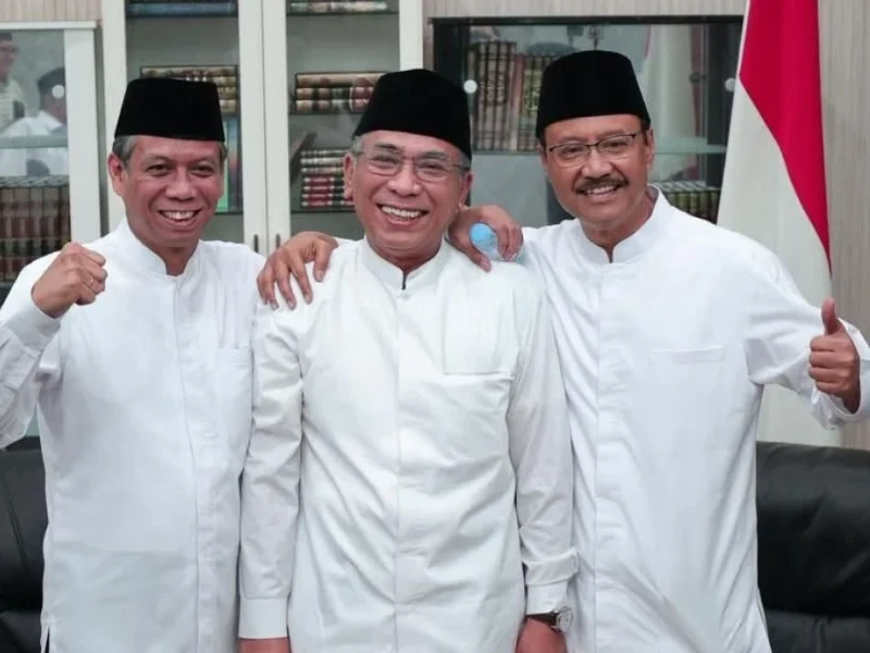 Gus Yahya, Gus Ipul, dan Amin Said Husni Berangkulan, Sekjen PBNU Kembali ke Semula