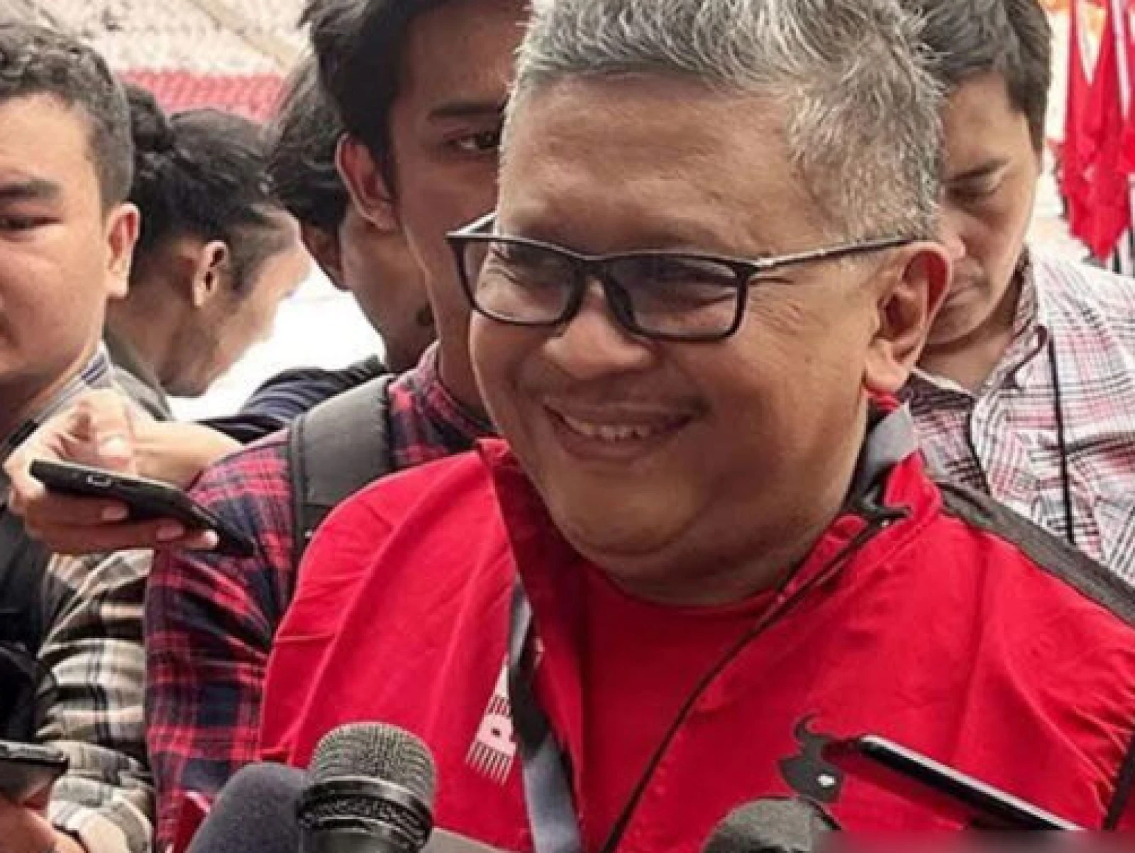 Baca Pantun, Sekjend PDI-P Sebut Ridwan Kamil Bacawapres Ganjar Pranowo