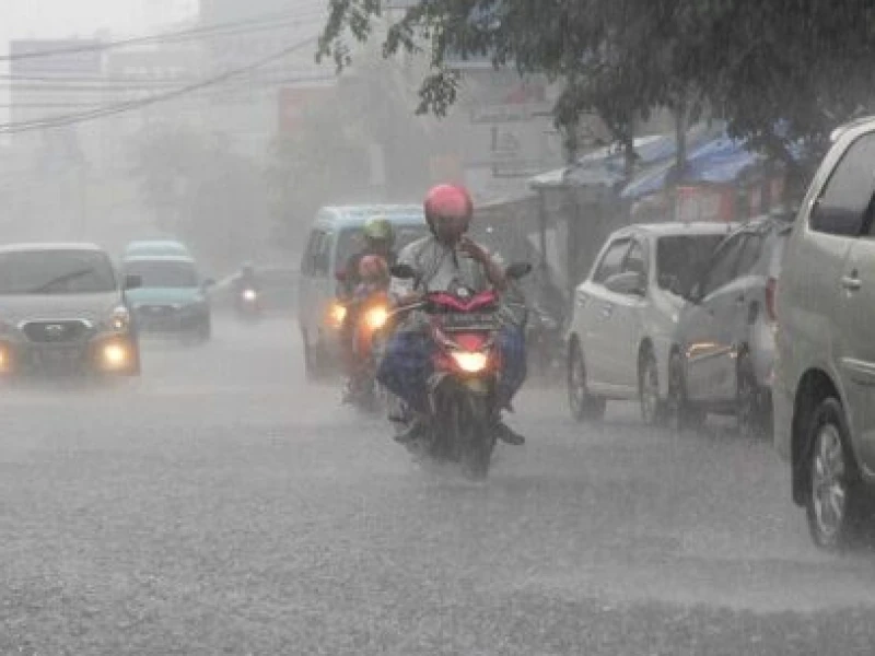 Cuaca Hari Ini: Jabodetabek Merata Diguyur Hujan Mulai Siang hingga Malam