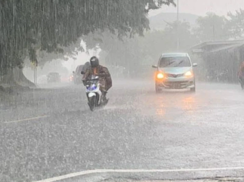 Hujan Deras Disertai Angin Kencang Intai Sejumlah Kota Besar di Indonesia Hari Ini