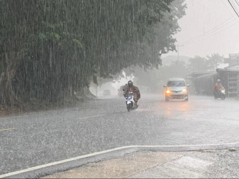 Cuaca Hari Ini: Banten dan Jawa Waspada Hujan Lebat