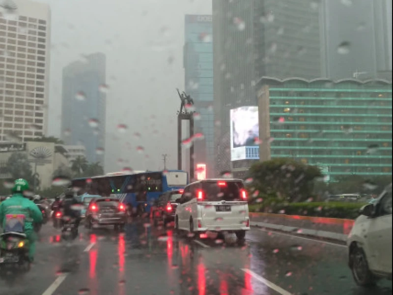Siapkan Payung Sebelum ke Luar Rumah! Jakarta Diprediksi Diguyur Hujan Lebat Hari Ini