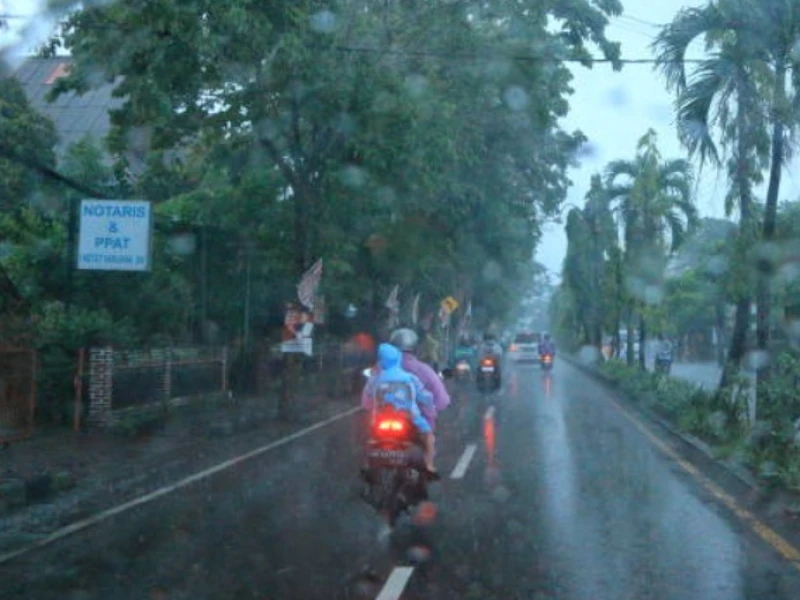 Waspada! Jateng, Jatim, Jabar hingga Jogja Siaga Hujan Sangat Lebat Hari Ini