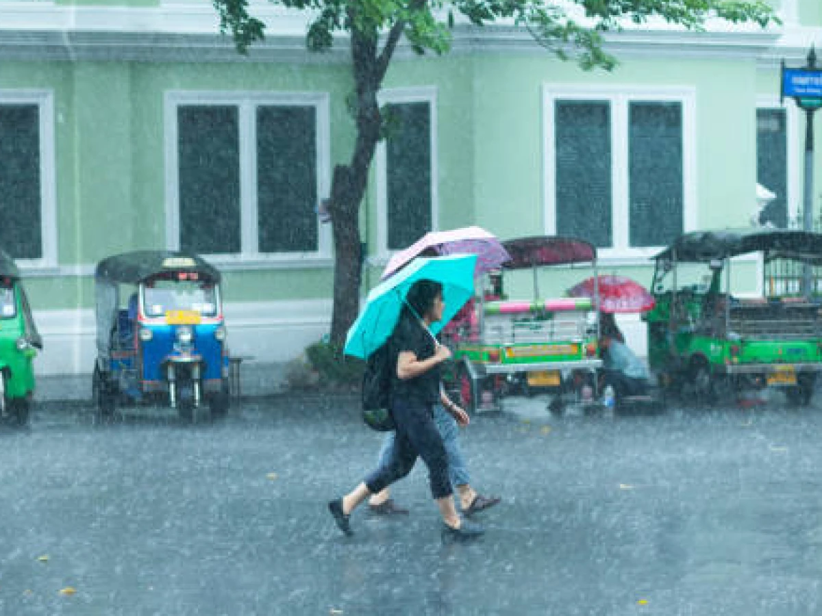 Siap-Siap Payung! Seluruh Wilayah Jakarta Diprediksi Diguyur Hujan Siang Ini