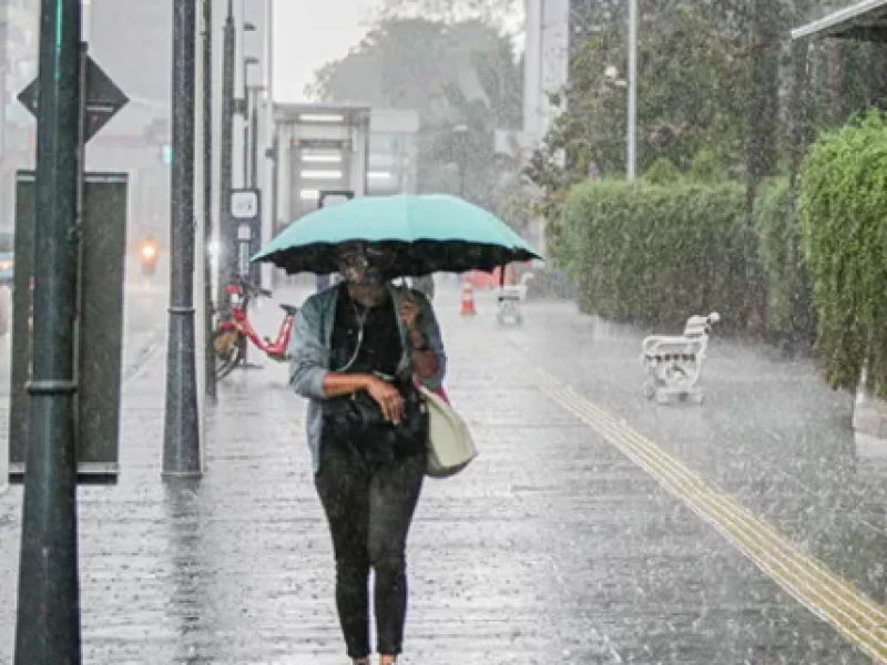 Cuaca Hari Ini: Hujan Ringan Guyur Sebagian Wilayah Jakarta Mulai Siang hingga Malam
