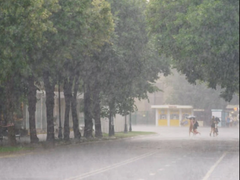 Warga Jabar, Jatim, Jateng hingga Jogja Diimbau Waspada Hujan Sangat Lebat 25–29 Desember 2025