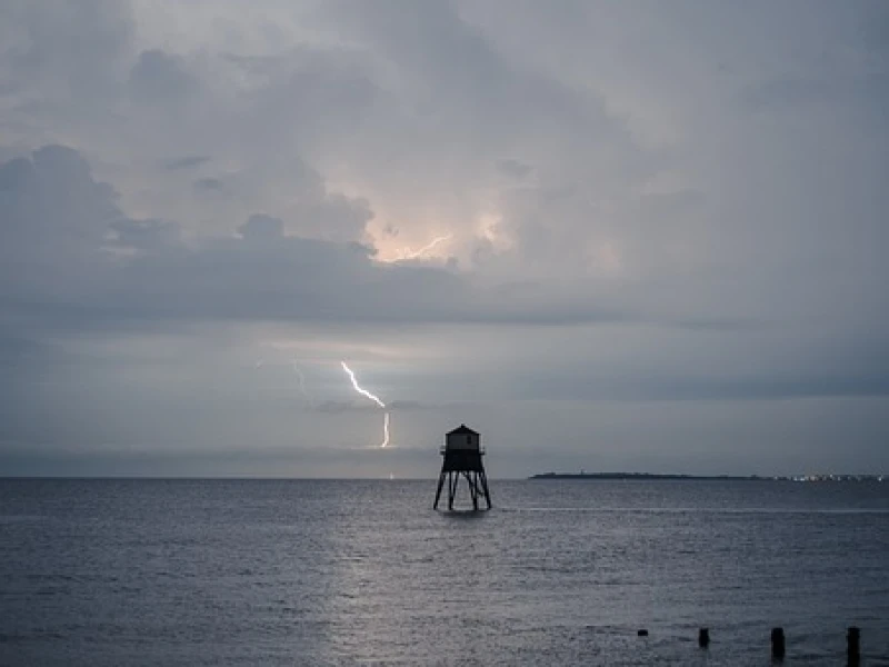 Cuaca Hari Ini Rabu 4 Desember 2024: Waspada Hujan Disertai Petir di Sejumlah Wilayah