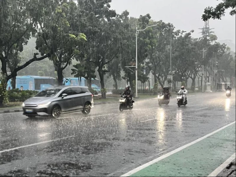 Cuaca Hari Ini: Jakarta Diguyur Hujan sejak Pagi hingga Sore