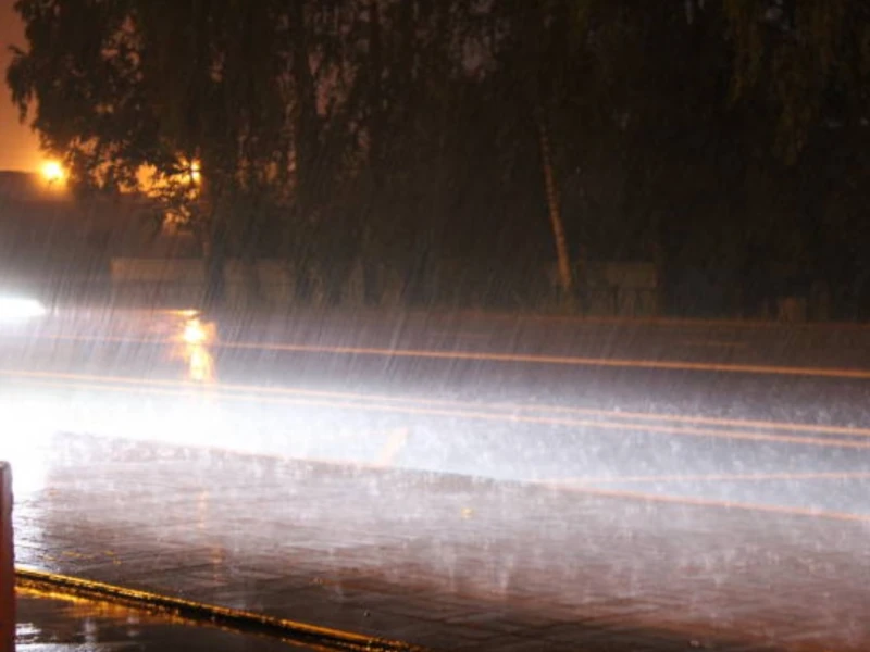 Jabar dan Jatim Siaga Hujan Sangat Lebat, Banten Waspada Angin Kencang hingga 17 November 2025