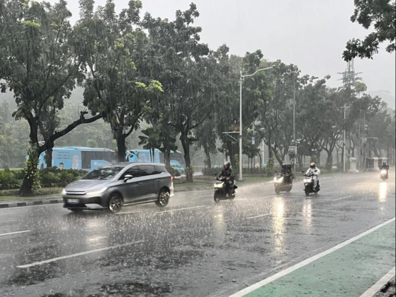 BMKG Prediksi Jakarta Merata Diguyur Hujan Ringan Sepanjang Kamis