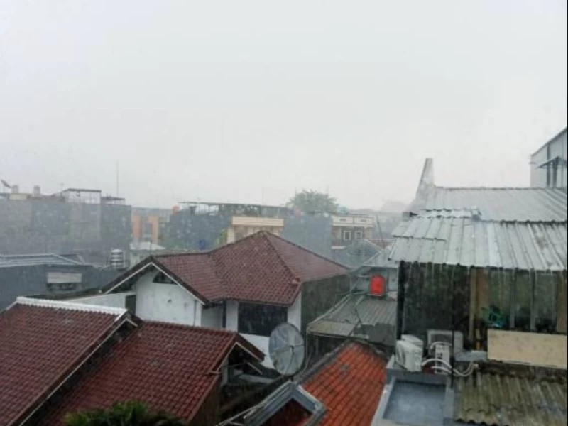 Cuaca Rabu 13 Mei 2026: Hujan Lebat Masih Berpotensi Guyur Sejumlah Wilayah, Bibit Siklon 96W Jadi Pemicu
