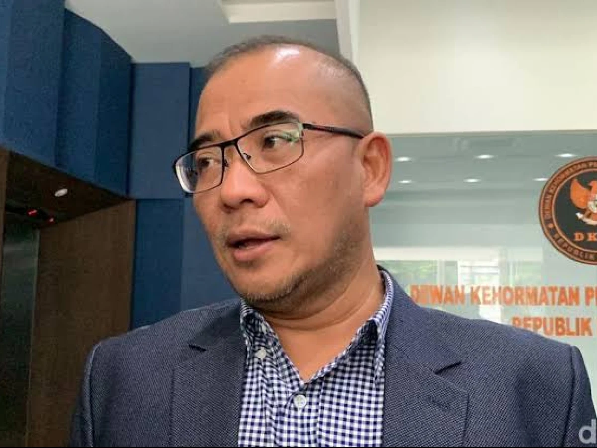 Gibran Disebut Pakai Pengumpan Telinga Saat Debat, Ketua KPU: Roy Suryo Tukang Fitnah