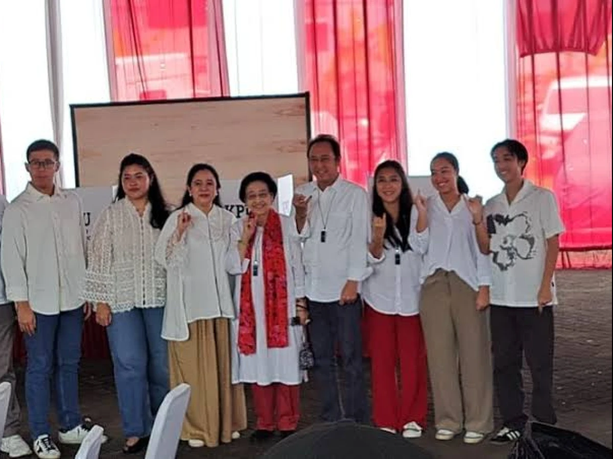 Nyoblos Ditemani Anak Cucu, Megawati: Jangan Takut Pilih Pemimpin