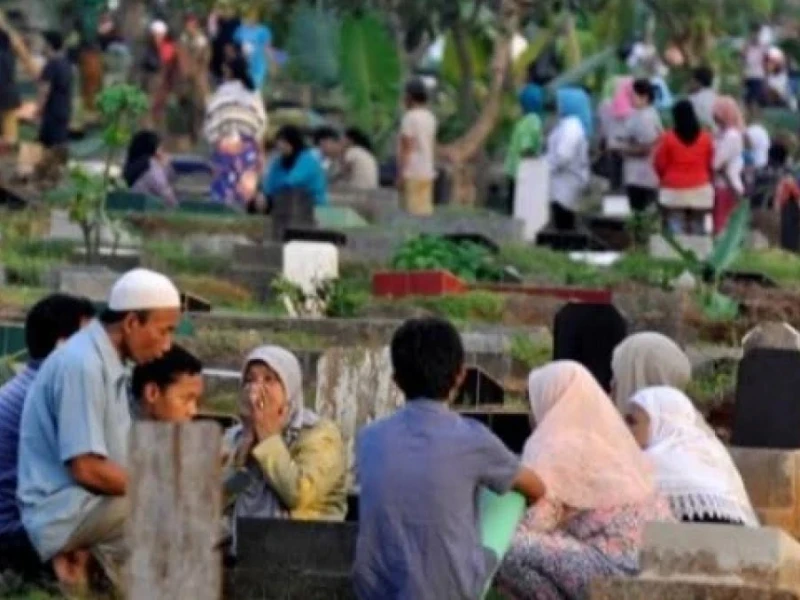 Hukum Ziarah Kubur Jelang Ramadan, Haram?