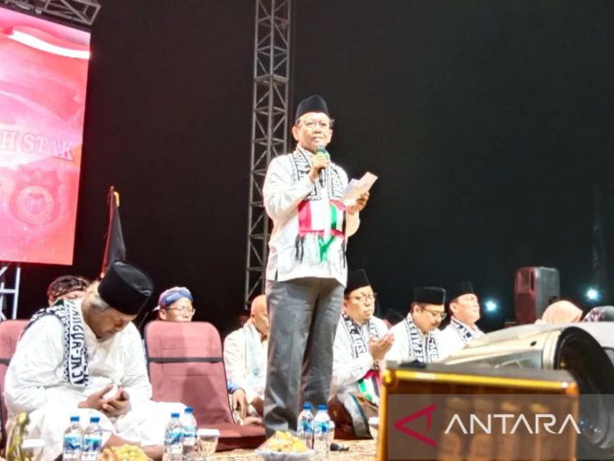 Mahfud MD Pimpin Doa untuk Warga Palestina di Ponpes Minggir Sleman