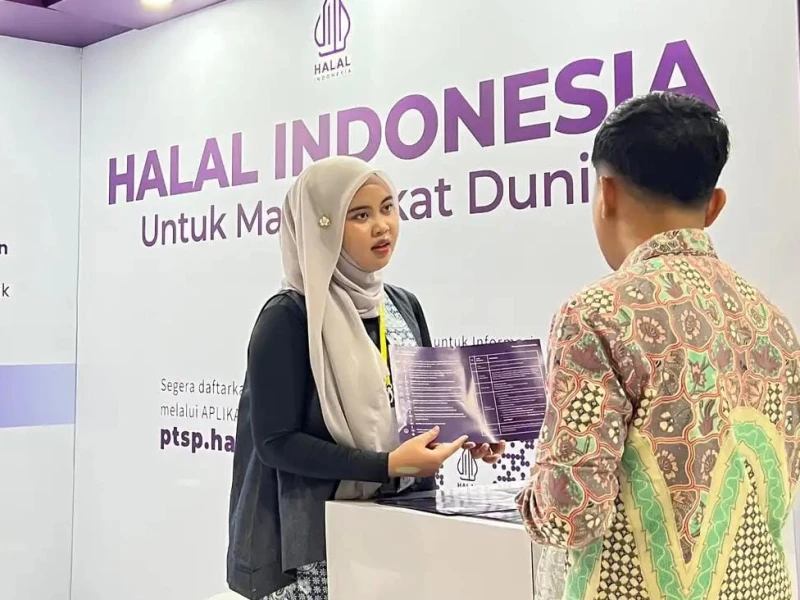 BPJPH Terjunkan Petugas untuk Beri Layanan Sertifikasi Halal ke Pengunjung UI Halal Expo 2025