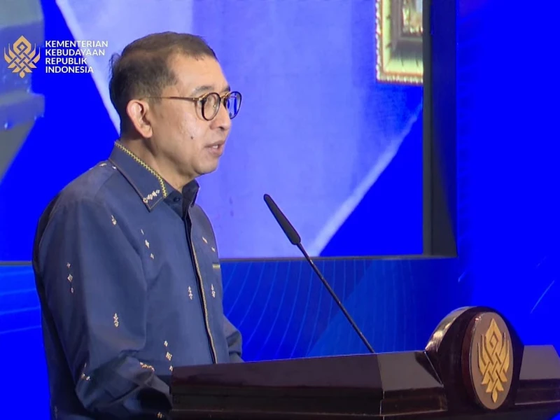 Menbud Fadli Zon Resmi Luncurkan Buku Penulisan Ulang Sejarah Indonesia dengan Ketebalan 7.958 Halaman