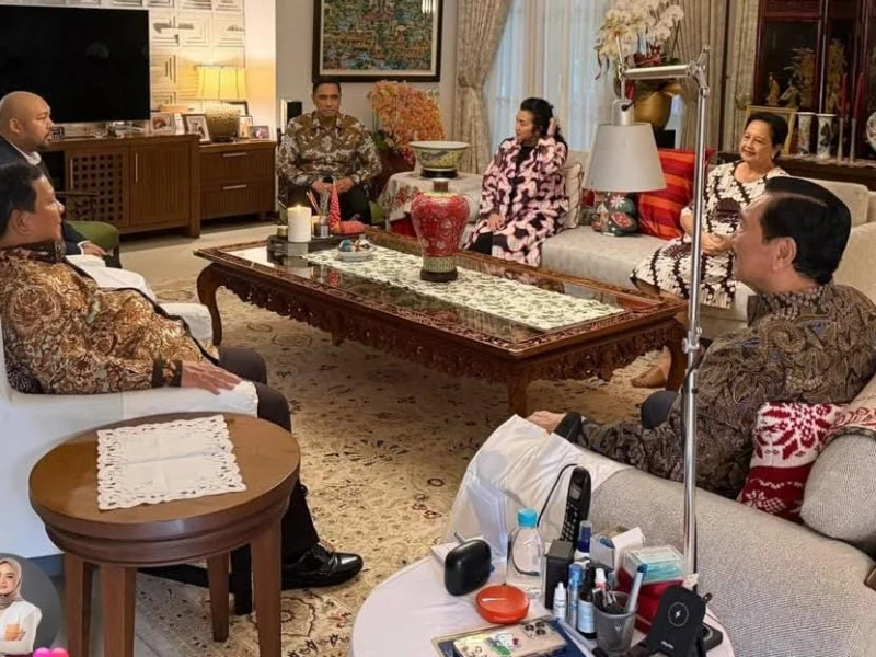 Prabowo Sambangi Rumah Luhut saat Natal, Bahas Negosiasi Tarif hingga Bansos Digital