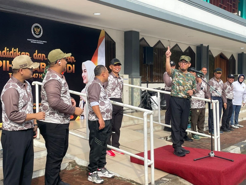 Wamenhaj Dahnil Pimpin Fun Walk 5 Kilometer Bersama 1.600 Calon Petugas Haji