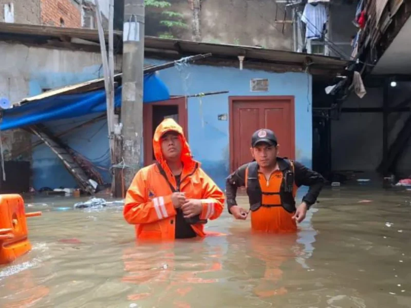 Hujan Deras, Banjir Rendam 132 RT dan 22 Ruas Jalan di Jakarta Malam Ini