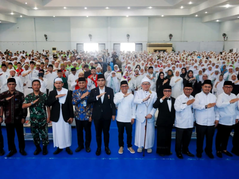 Tradisi Tepung Tawar Warnai Pelepasan 1.883 Jemaah Haji Asal Medan