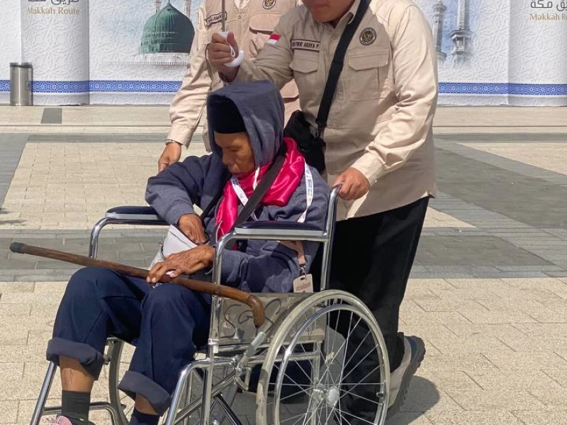 Jemaah Haji Dapat Layanan Prima di Bandara Madinah, Diantar Kursi Roda hingga Dipayungi