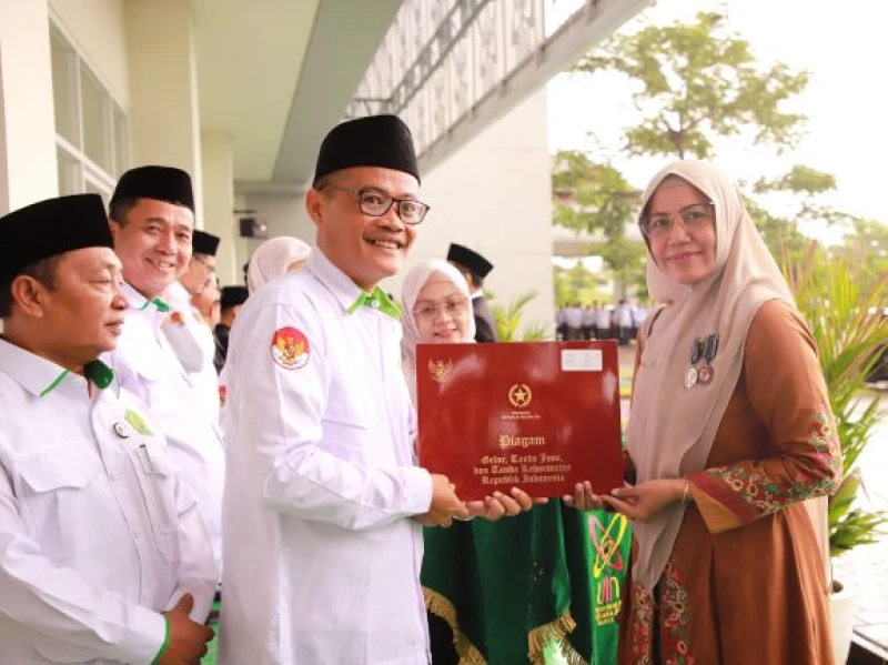 Peringati HAB ke-80 Kemenag, UIN Banten Beri Penghargaan Pegawai Lincah dan Adaptif