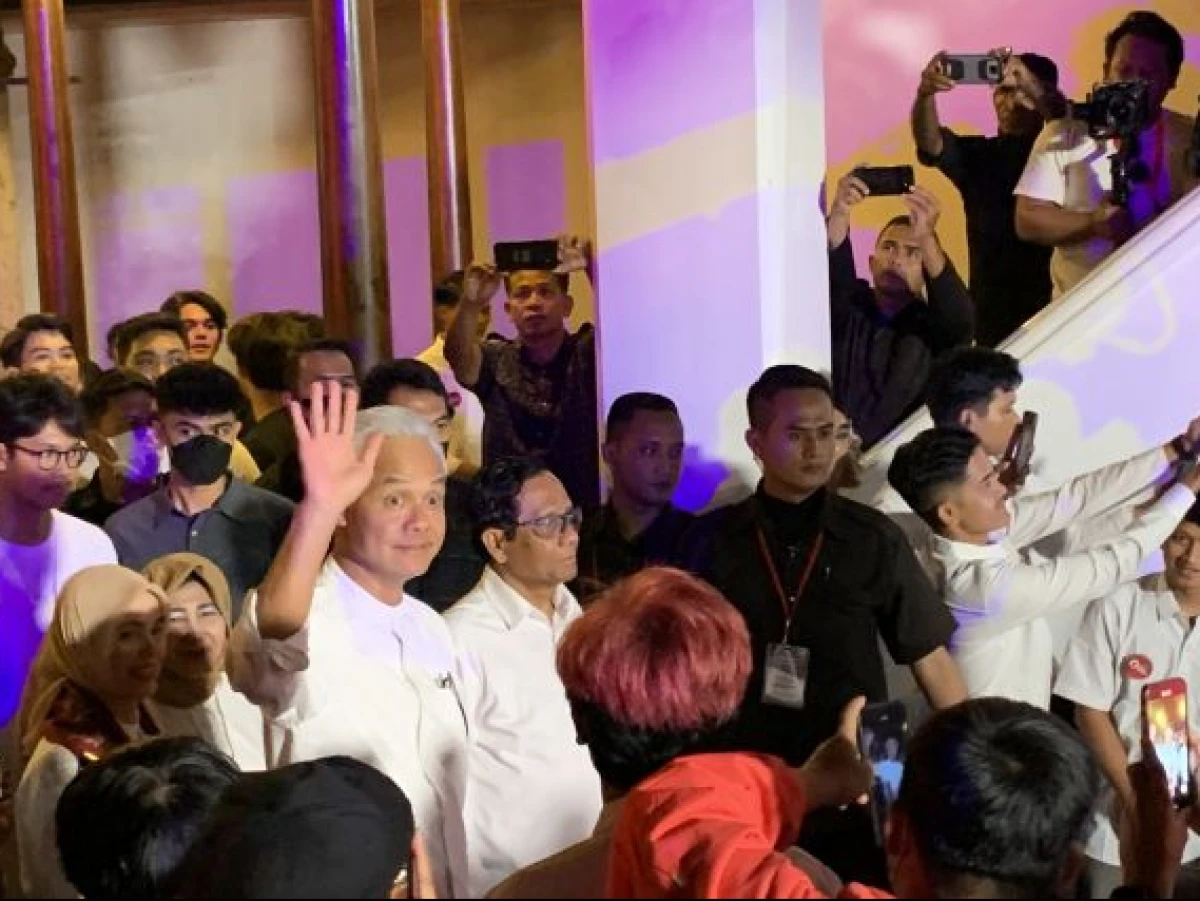 Ratusan Anak Muda Sambut Ganjar-Mahfud di Museum Nasional