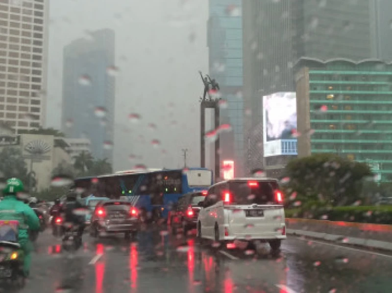 Siapkan Payung, Jakarta Diprediksi Diguyur Hujan Ringan Sepanjang Hari Ini