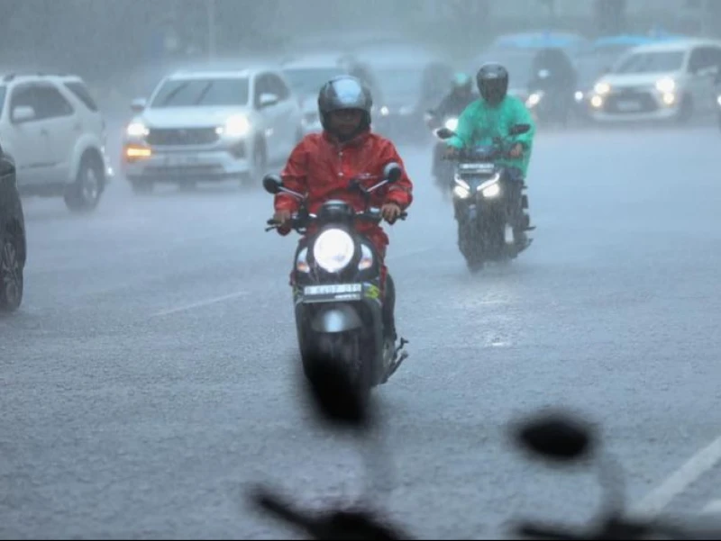 Prakiraan Cuaca Hari Ini: Jakarta Merata Diguyur Hujan
