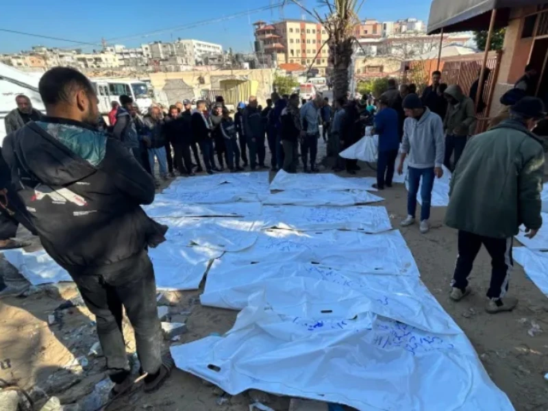 Momen Warga Palestina Cari ‘Sisa-Sisa’ Orang yang Mereka Cintai di Gaza saat Gancatan Senjata