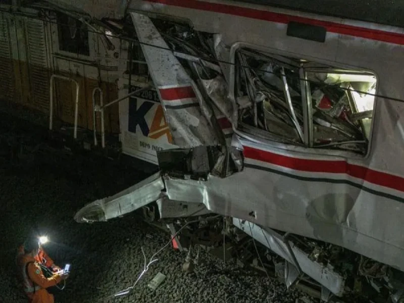Tabrakan Kereta di Bekasi Timur, Seluruh KA Jarak Jauh dari Stasiun Gambir dan Pasar Senen Dihentikan