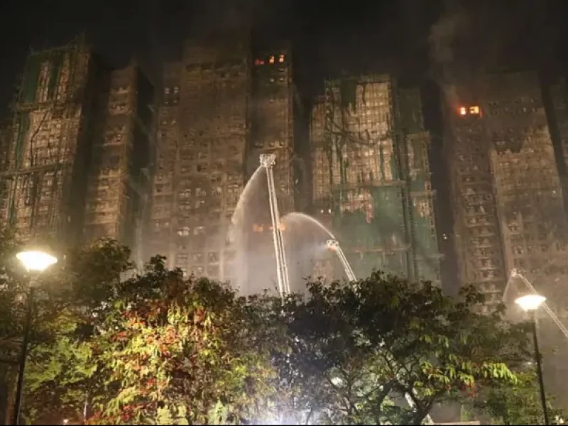 Update Kebakaran Apartemen Hong Kong: 94 Orang Tewas, Ratusan Penghuni Masih Hilang