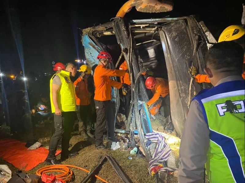 Kecelakaan Bus PO Zentrum MK di Tol Pejagan–Pemalang: 1 Tewas, 33 Luka- luka