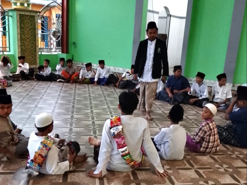 Pesantren 1000 Cahaya Ramadan, Mahasantri Ma’had Aly TBS Kudus Tebar Kepedulian untuk Puluhan Yatim-Dhuafa