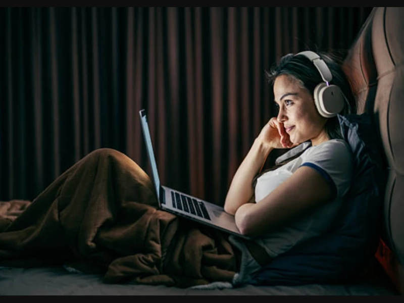 Kamu Suka Maraton Nonton Film? Apakah Aman bagi Kesehatan? Ini Penjelasannya!