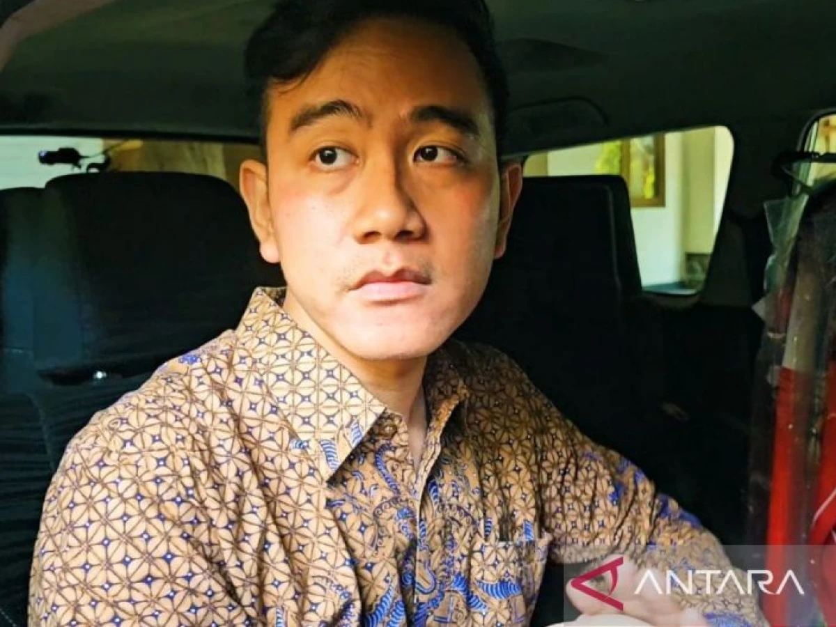 Ditawari Masuk TPN Ganjar, Gibran: Mau Konsultasi Dulu dengan Keluarga