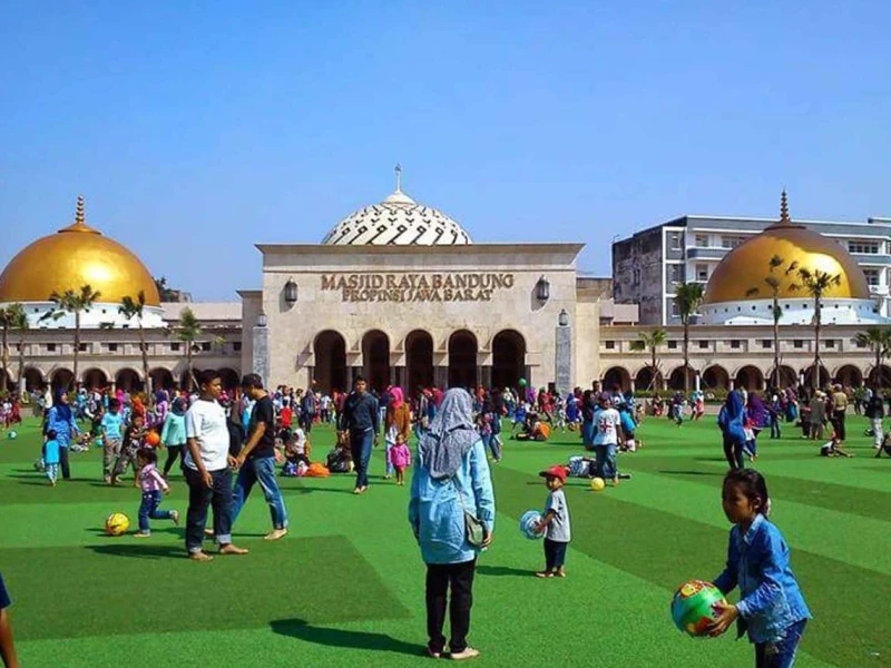 Mengenal Masjid Raya Bandung, Surga Berburu Takjil Favorit Warga saat Ramadan