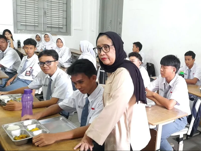 MBG Kembali Digulirkan Hari Ini, BGN: Semua Guru juga Wajib Dapat!