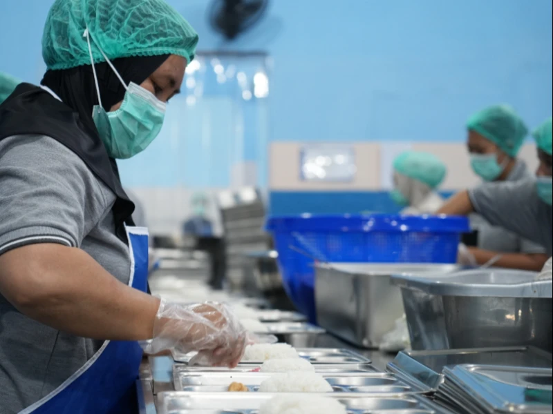 Puluhan Siswa Keracunan MBG di Duren Sawit, BGN Suspend SPPG karena Tak Penuhi Standar